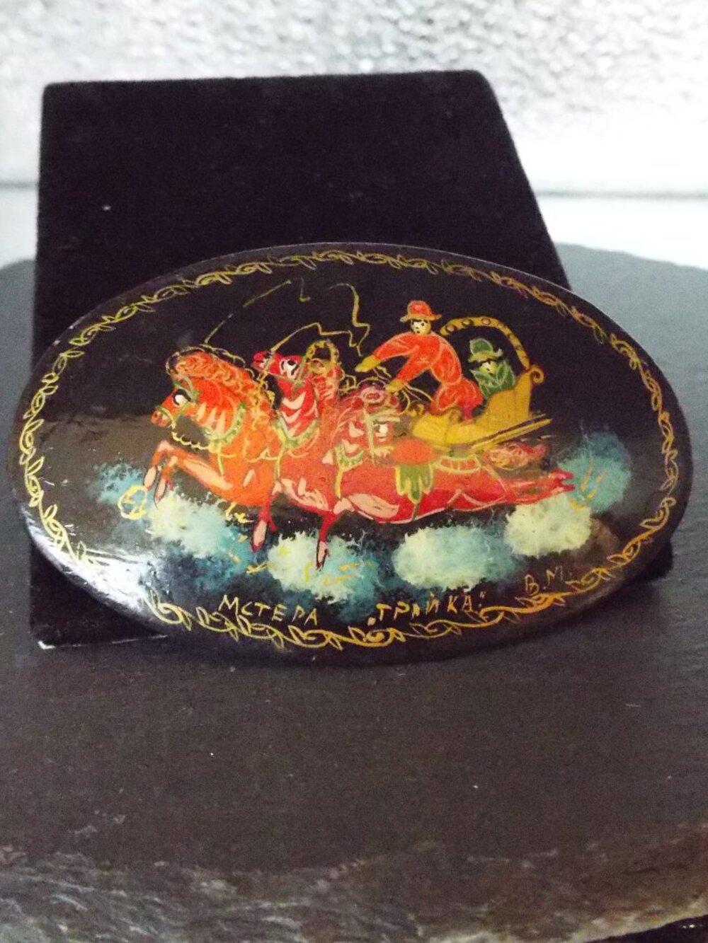 VINTAGE RUSSIAN SIGNED ENAMEL TWO HORSES AND SLED OVAL PIN 56
